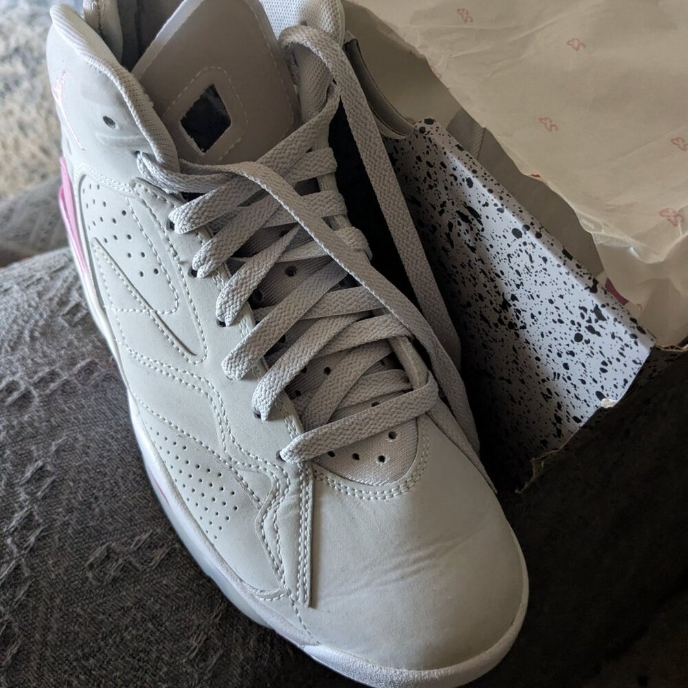 Womens Jordans MVP size 9 - Picture 4 of 6